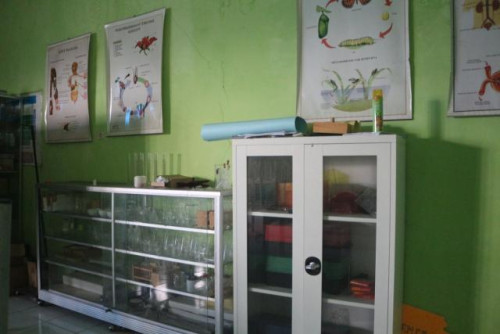 Lab komputer dan lab IPA