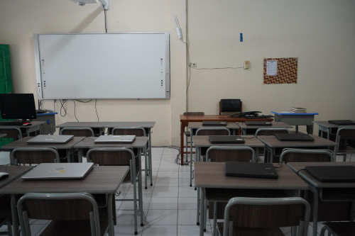 Lab komputer dan lab IPA
