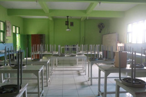 Lab komputer dan lab IPA